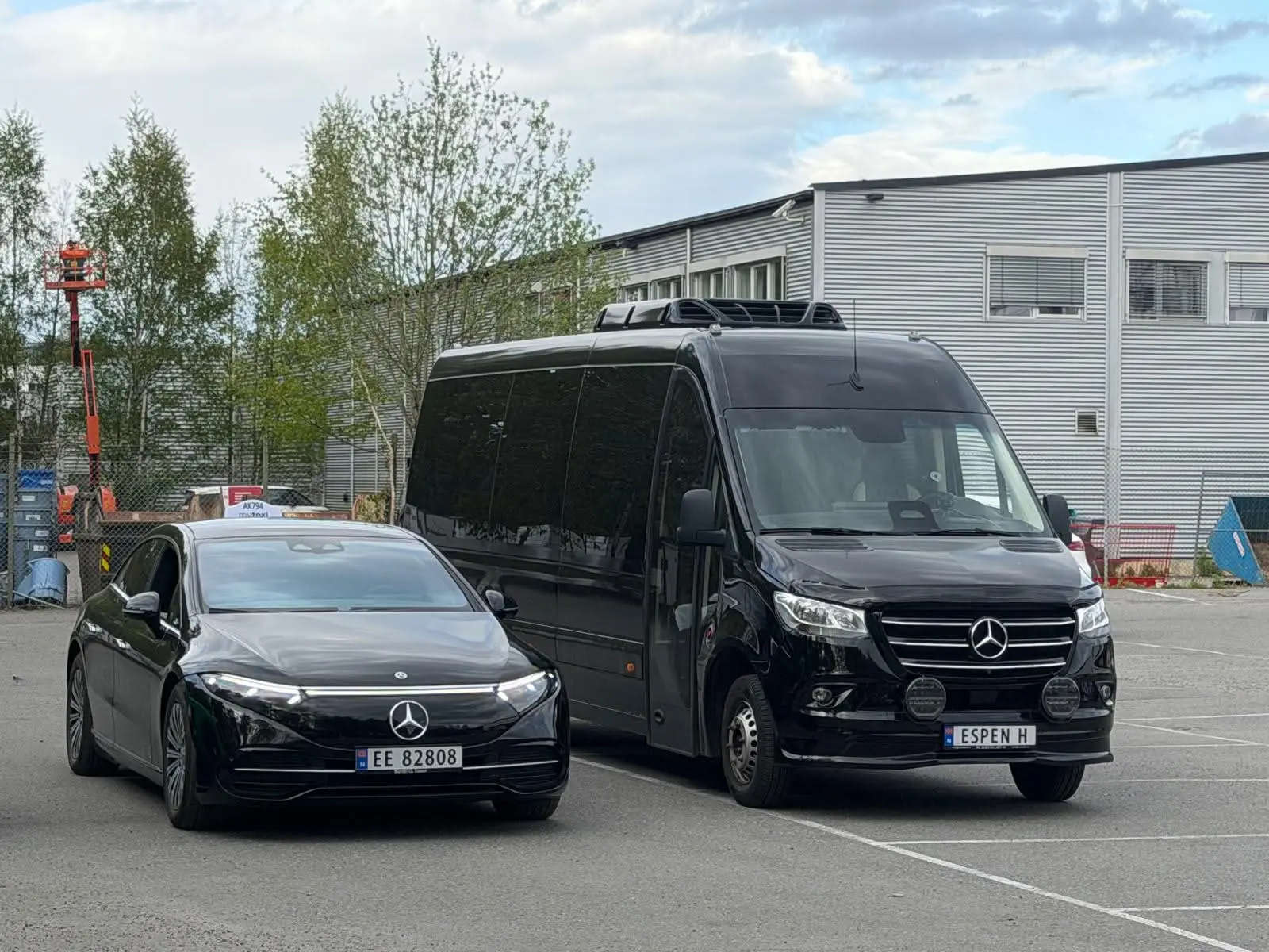 The Husby VIP fleet in Oslo – black Mercedes EQS and VIP-Sprinter with driver
